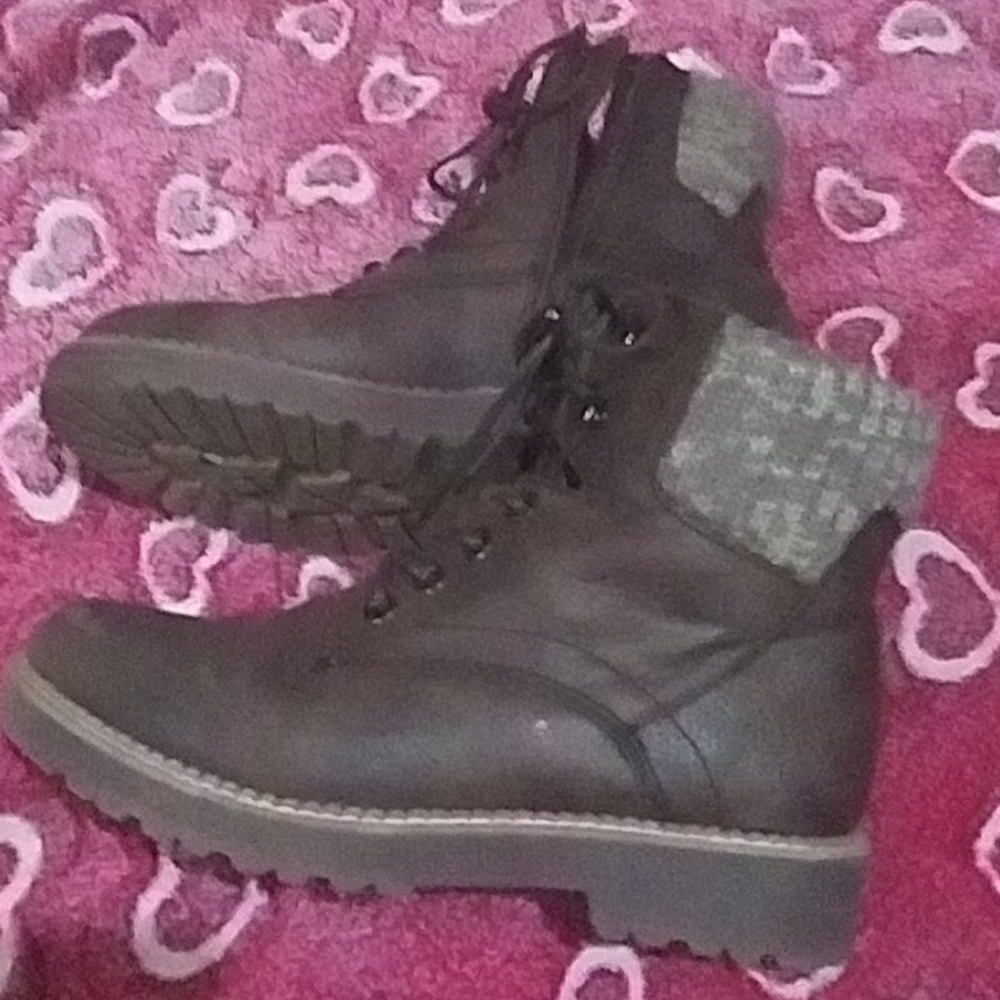 Boots - Picture 2 of 3